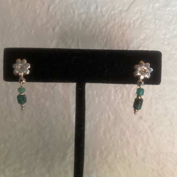 Rose Engraved . 🌹 ✨Unique set ✨
Raw Emerald Earrings. 950 Silver. - Picture 4 of 4